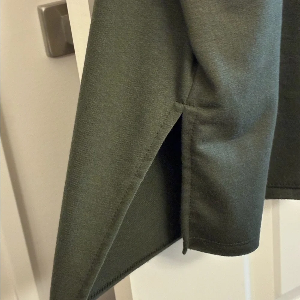 NWT THREE BIRD NEST The Nest On The Go V Neck Essential Tee Olive Women’s Large - Picture 4 of 7